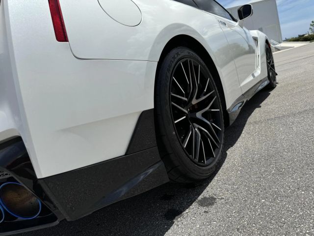2024 Nissan Gt-r - Image 15