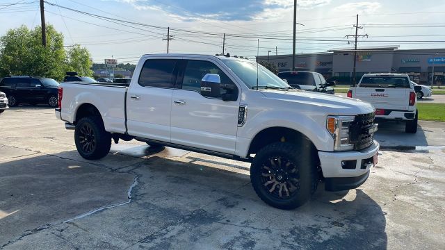 2019 Ford F250 Super Duty Crew Cab - Image 15