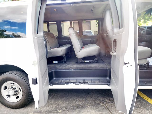 2018 Chevrolet Express 2500 Passenger - Image 31