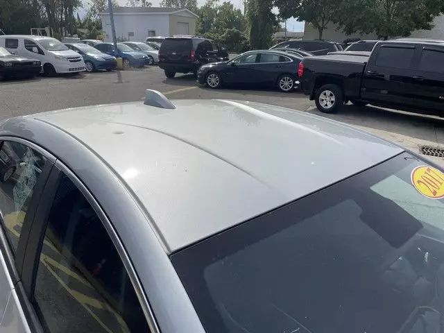 2017 Chevrolet Volt - Image 18
