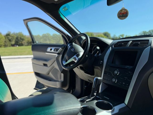 2013 Ford Explorer - Image 21