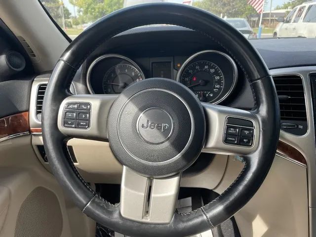 2011 Jeep Grand Cherokee - Image 32
