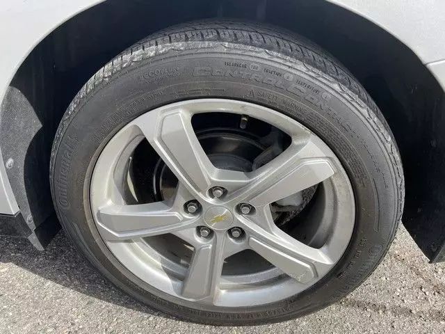 2017 Chevrolet Volt - Image 24