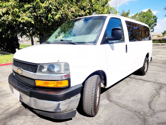 2018 Chevrolet Express 2500 Passenger - Image 3