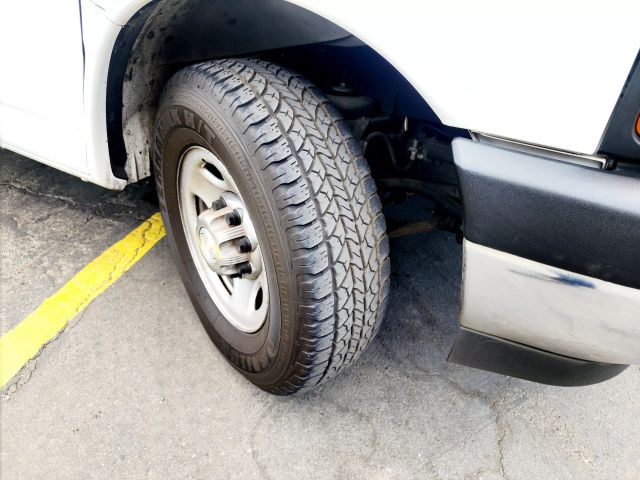 2018 Chevrolet Express 2500 Passenger - Image 22