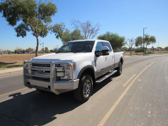 2017 Ford F-350 Super Duty Lariat photo 2