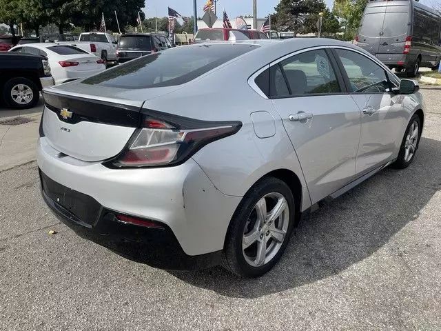 2017 Chevrolet Volt - Image 20