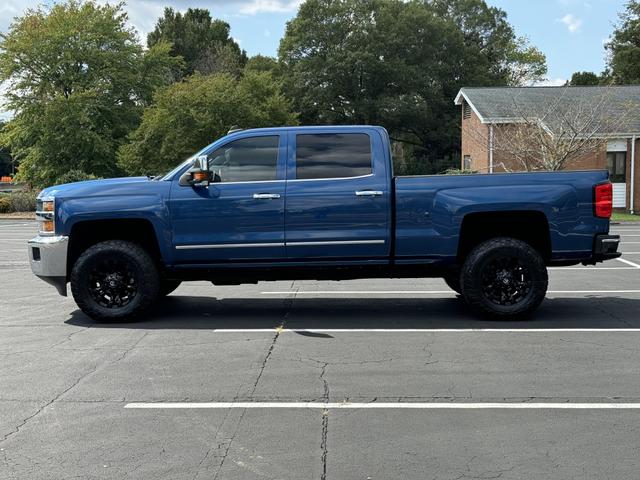 2016 Chevrolet Silverado 2500HD LTZ photo 2