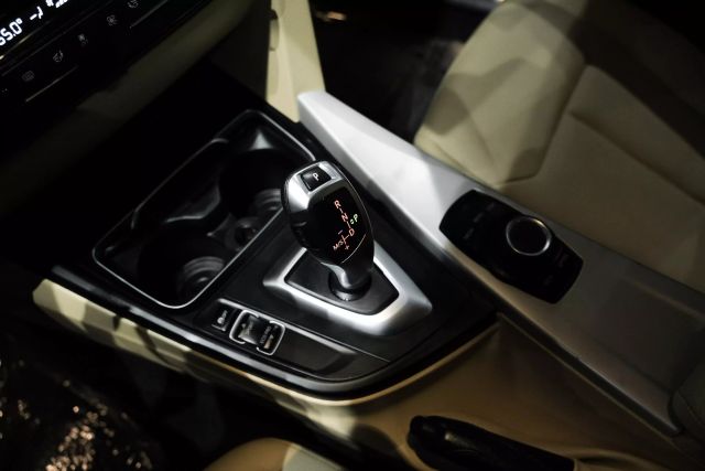 2018 Bmw 3 Series 320i Sedan 4d - Image 19