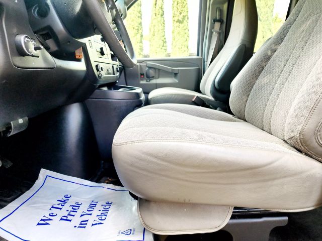 2018 Chevrolet Express 2500 Passenger - Image 13