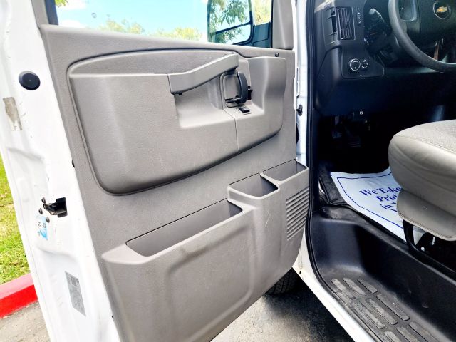 2018 Chevrolet Express 2500 Passenger - Image 9
