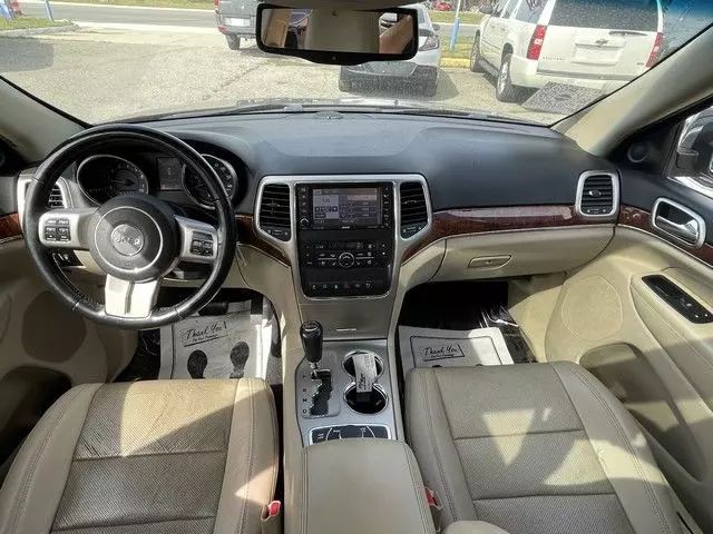 2011 Jeep Grand Cherokee - Image 31
