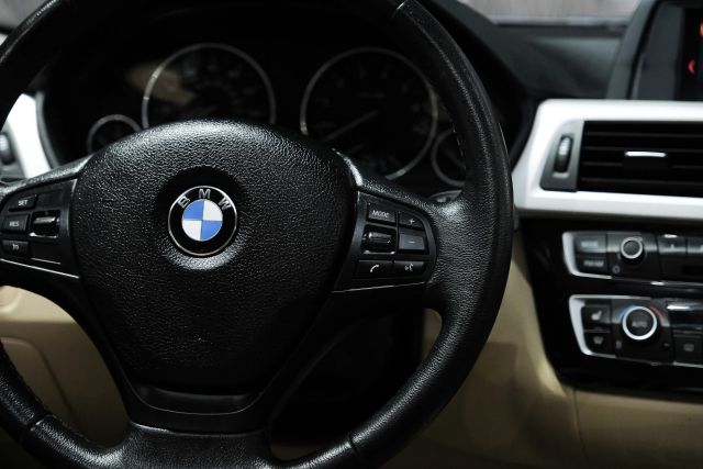2018 Bmw 3 Series 320i Sedan 4d - Image 16