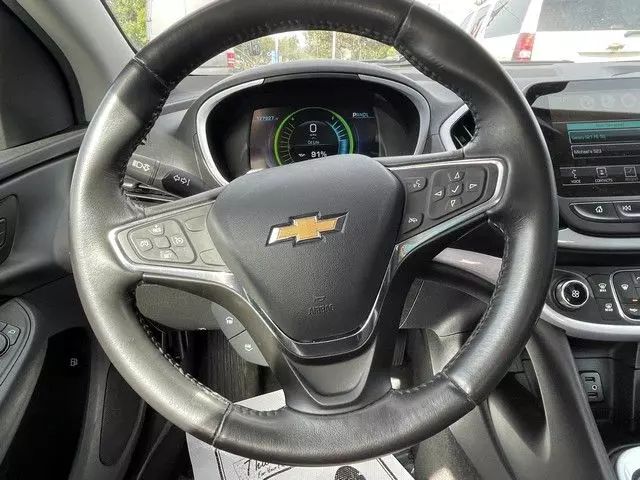 2017 Chevrolet Volt - Image 31