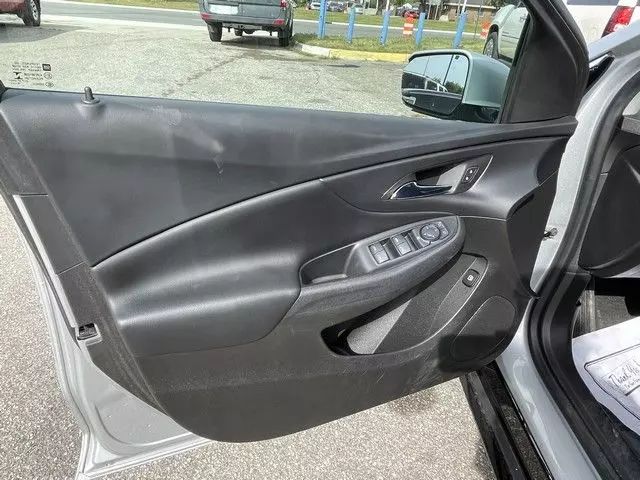 2017 Chevrolet Volt - Image 32