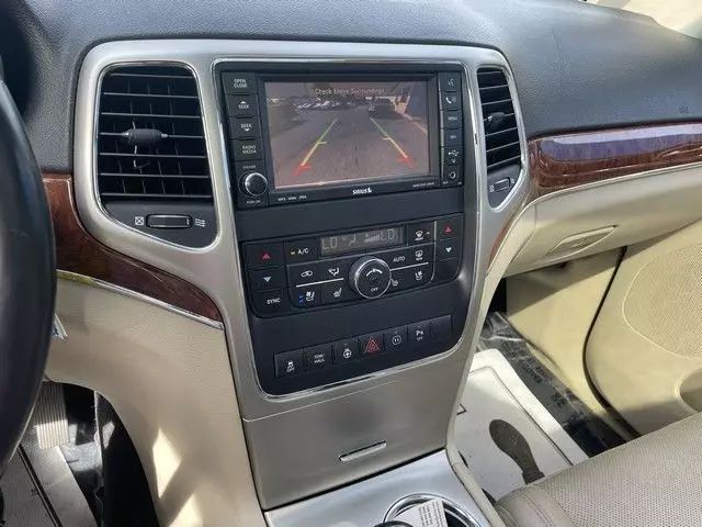2011 Jeep Grand Cherokee - Image 37