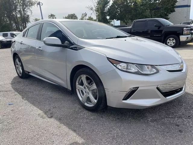 2017 Chevrolet Volt - Image 16