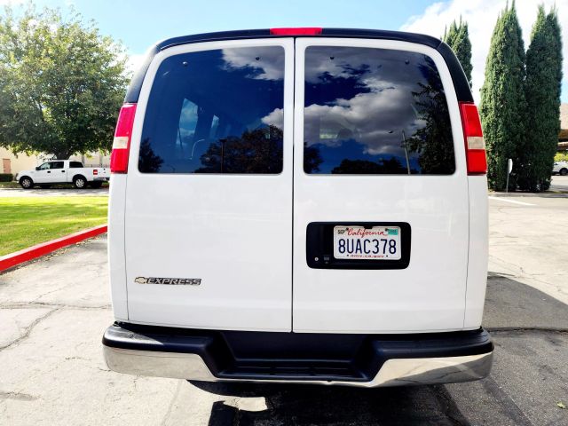 2018 Chevrolet Express 2500 Passenger - Image 7