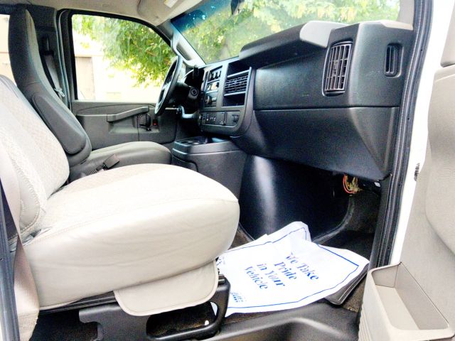 2018 Chevrolet Express 2500 Passenger - Image 26