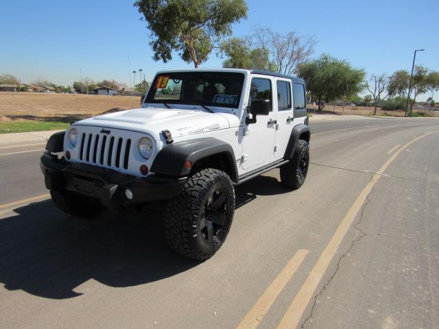 2013 Jeep Wrangler Unlimited Sahara photo 2