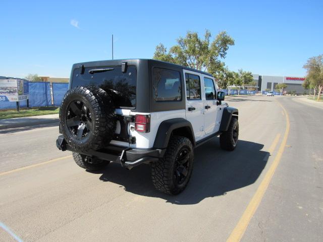 2013 Jeep Wrangler Unlimited Sahara photo 6