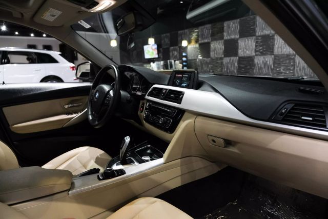 2018 Bmw 3 Series 320i Sedan 4d - Image 12