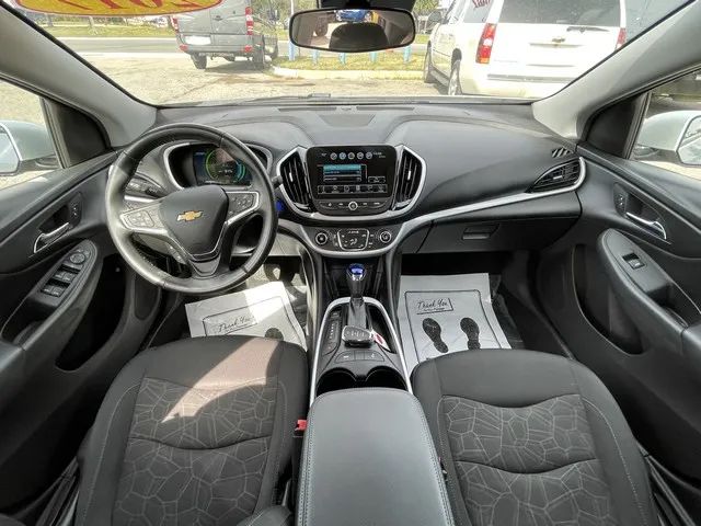 2017 Chevrolet Volt - Image 30