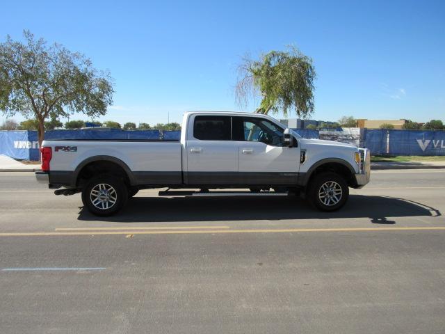 2017 Ford F-350 Super Duty Lariat photo 5