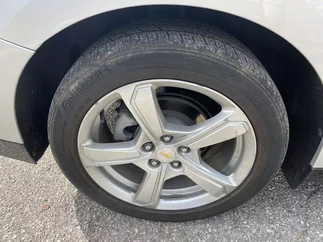 2017 Chevrolet Volt - Image 19