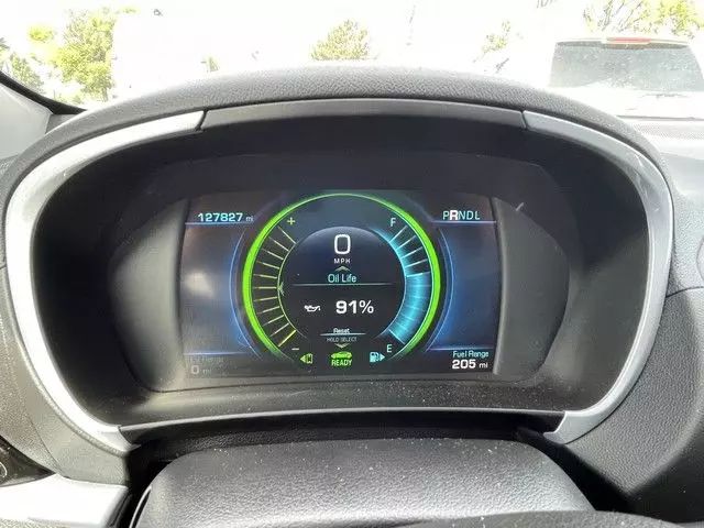 2017 Chevrolet Volt - Image 38