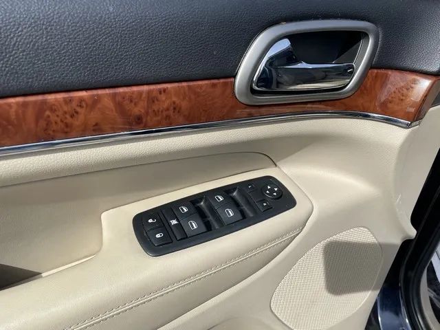 2011 Jeep Grand Cherokee - Image 34