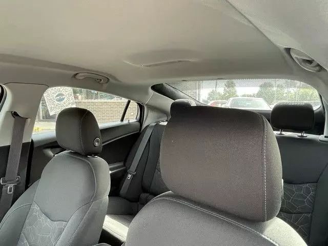 2017 Chevrolet Volt - Image 35