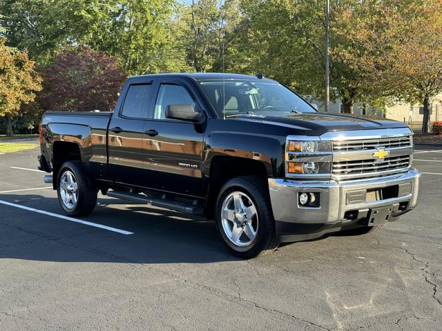 2015 Chevrolet Silverado 2500HD LT photo 4