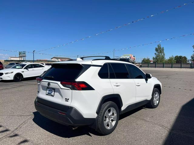 2019 Toyota RAV4 XLE photo 3