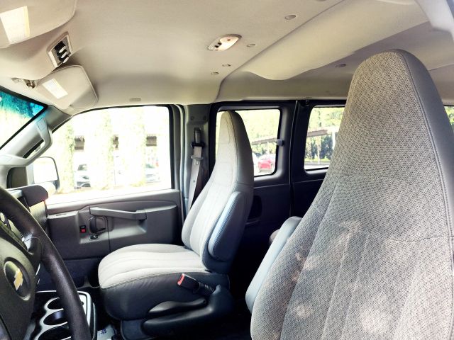 2018 Chevrolet Express 2500 Passenger - Image 10