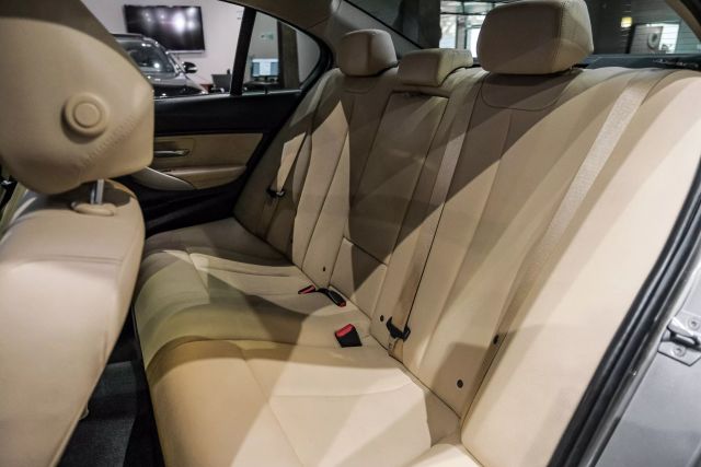 2018 Bmw 3 Series 320i Sedan 4d - Image 31