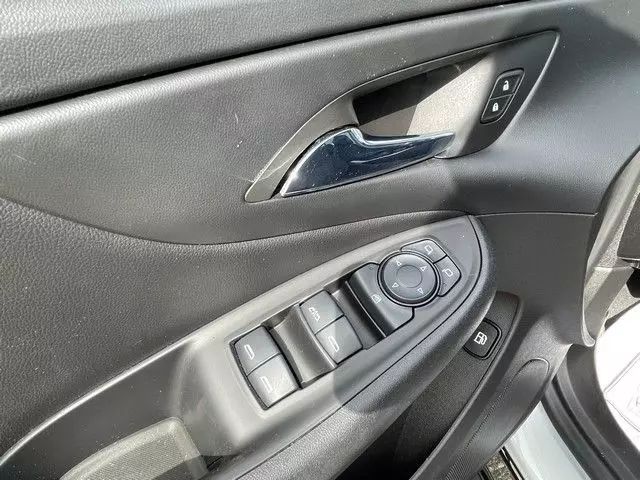 2017 Chevrolet Volt - Image 33