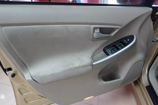 2011 Toyota Prius - Image 10
