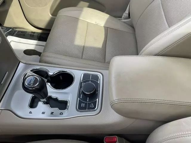 2011 Jeep Grand Cherokee - Image 38