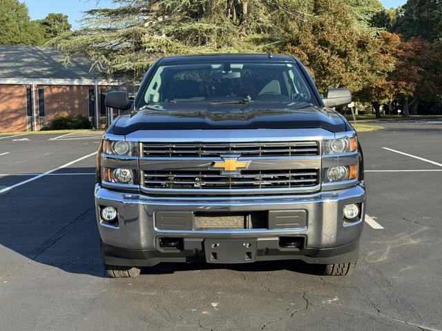 2015 Chevrolet Silverado 2500HD LT photo 3