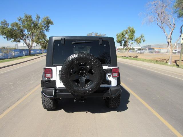 2013 Jeep Wrangler Unlimited Sahara photo 7