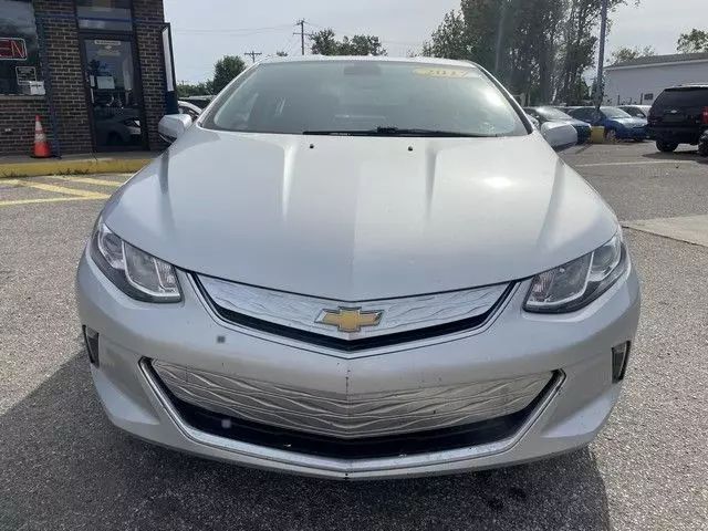 2017 Chevrolet Volt - Image 15