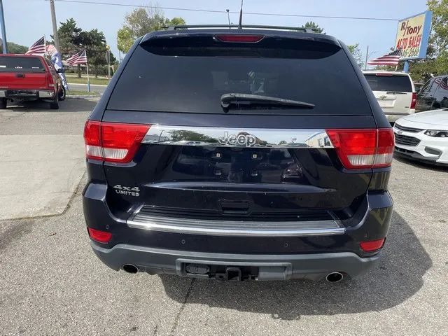 2011 Jeep Grand Cherokee - Image 24