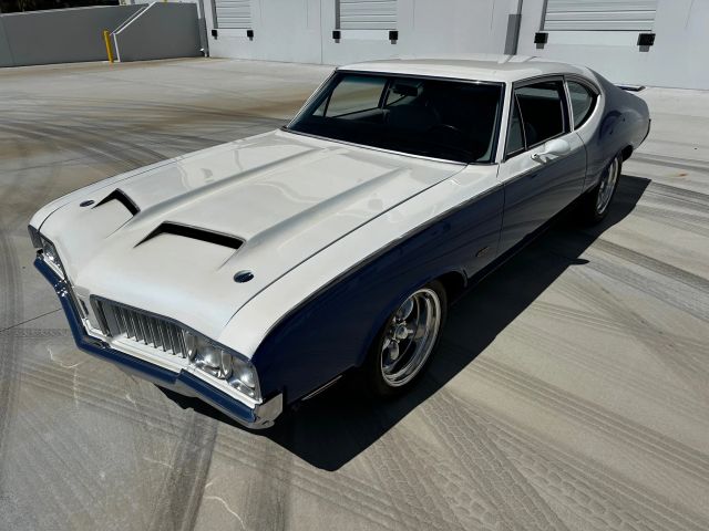 1970 Oldsmobile Cutlass - Image 2