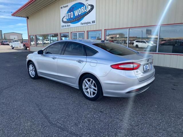 2015 Ford Fusion SE photo 4