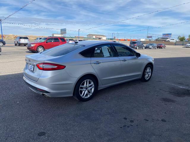 2015 Ford Fusion SE photo 2