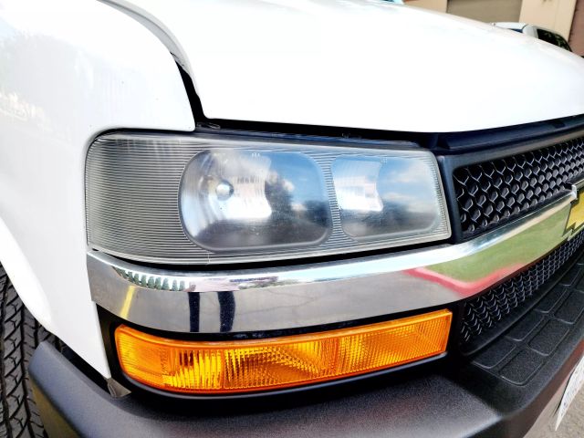 2018 Chevrolet Express 2500 Passenger - Image 23