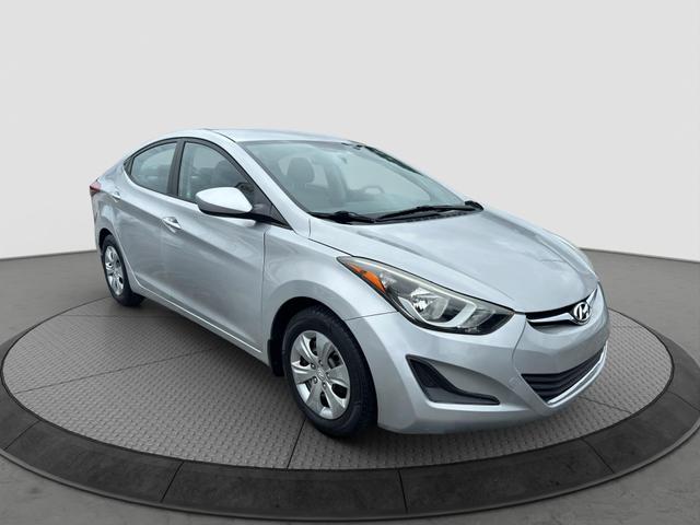 Hyundai Elantra's photo