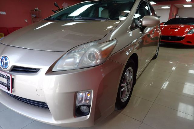2011 Toyota Prius - Image 2