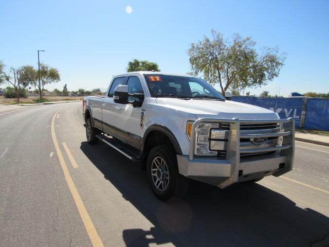 2017 Ford F-350 Super Duty Lariat photo 4